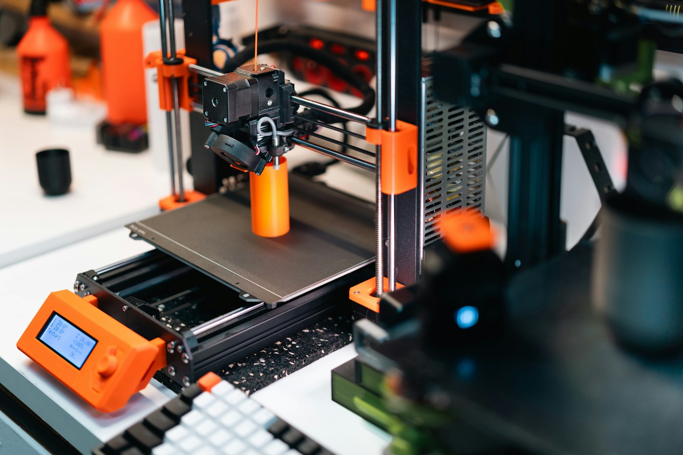 Detal çap edən real 3D printer